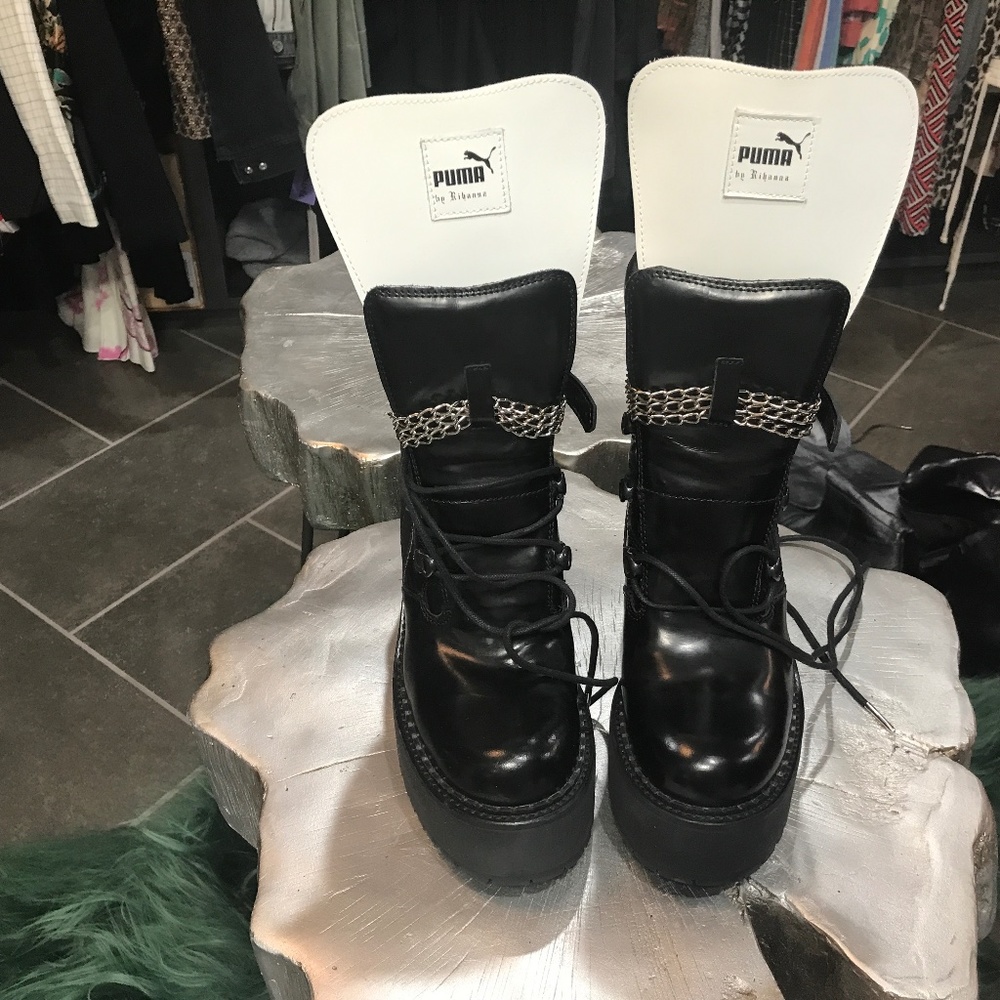 Rihanna SB wedge Puma black wedge
